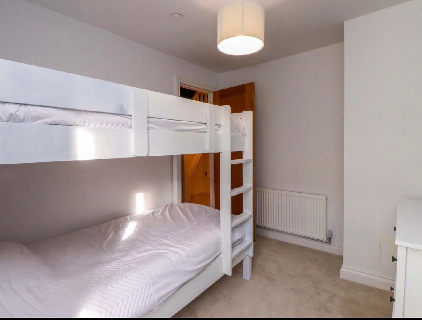 Bed 3.jpg